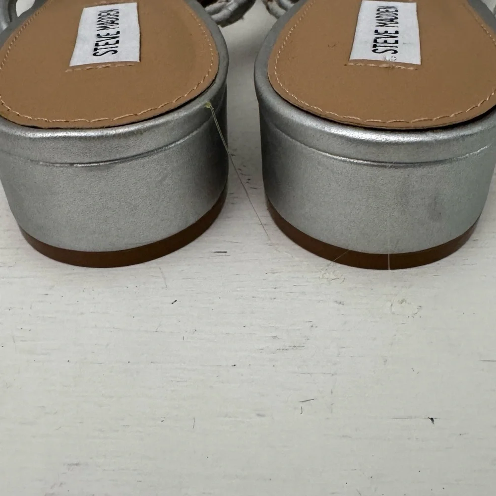 Steve Madden Caylen Strappy Toe Loop Sandals Silver Size 11
